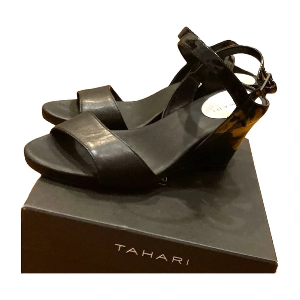 TAHARI Women's TA-Fun Wedge Sandal Black 8.5 NIB